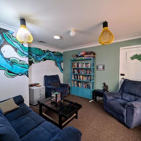 Ozzie Pozzie Backpackers Hostel Port Macquarie Exterior photo