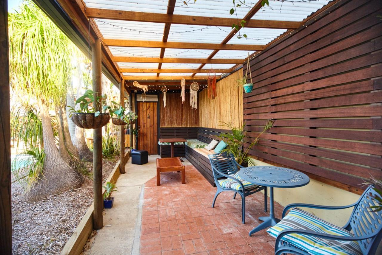 Ozzie Pozzie Backpackers Hostel Port Macquarie Exterior photo