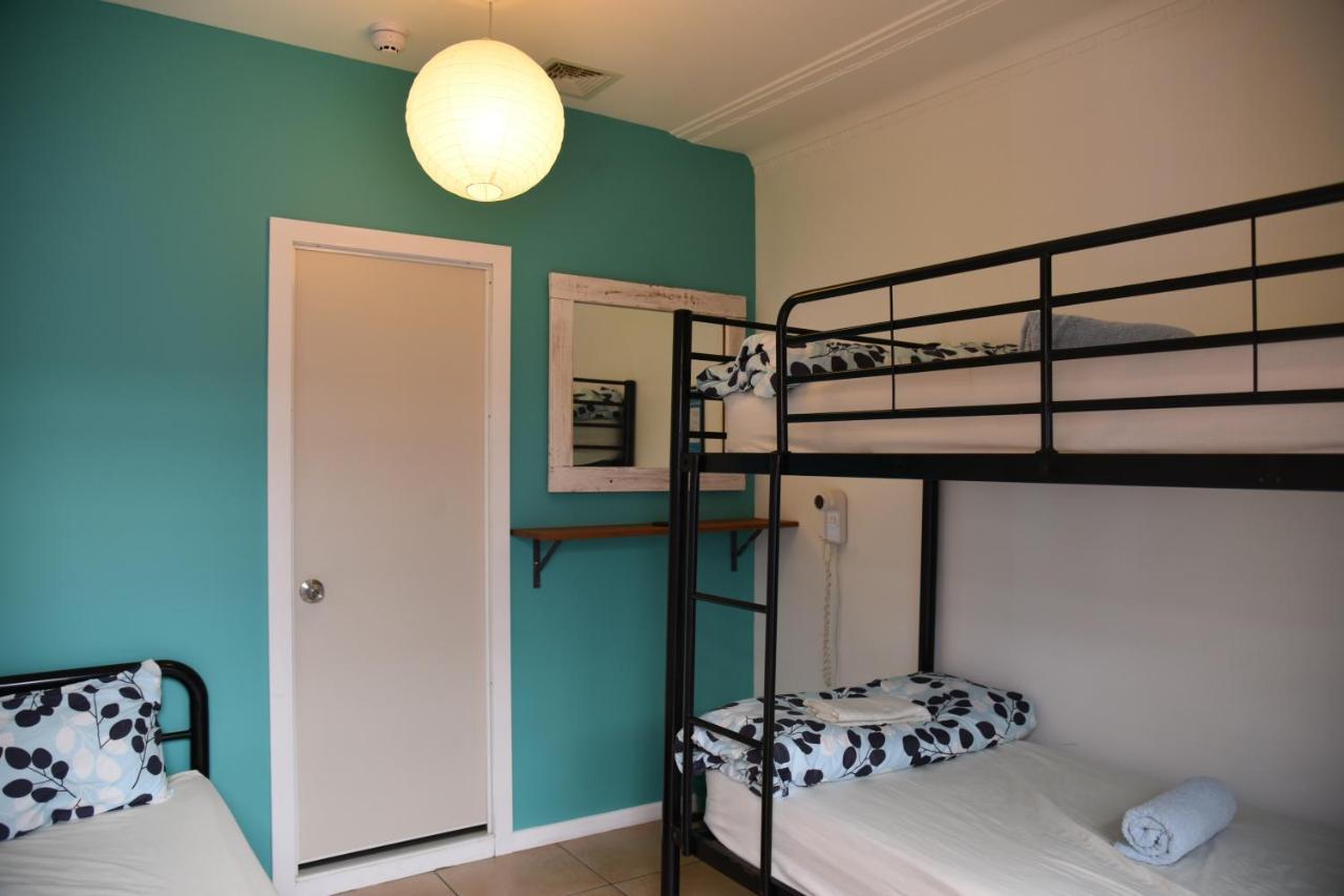 Ozzie Pozzie Backpackers Hostel Port Macquarie Exterior photo
