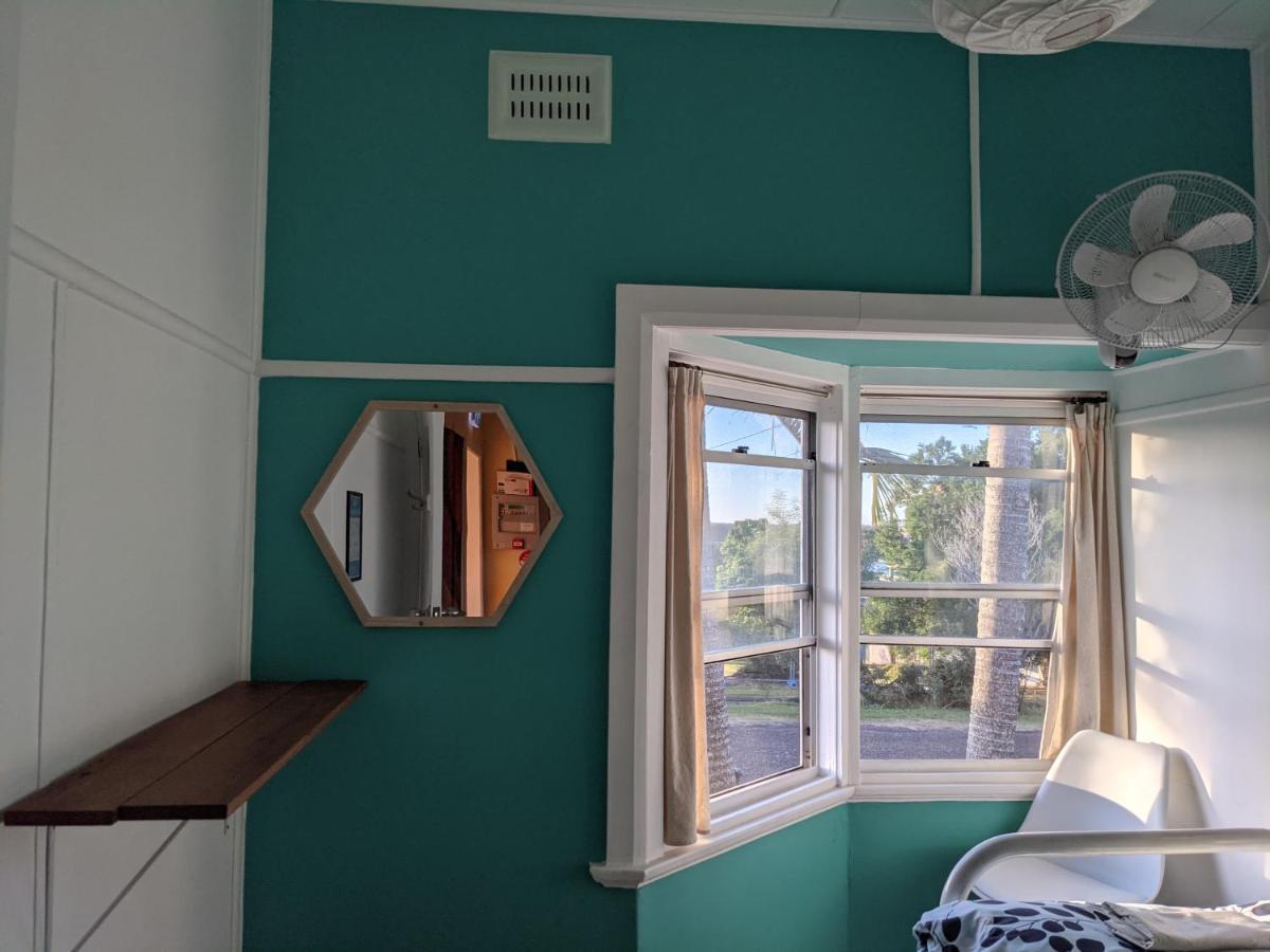 Ozzie Pozzie Backpackers Hostel Port Macquarie Exterior photo