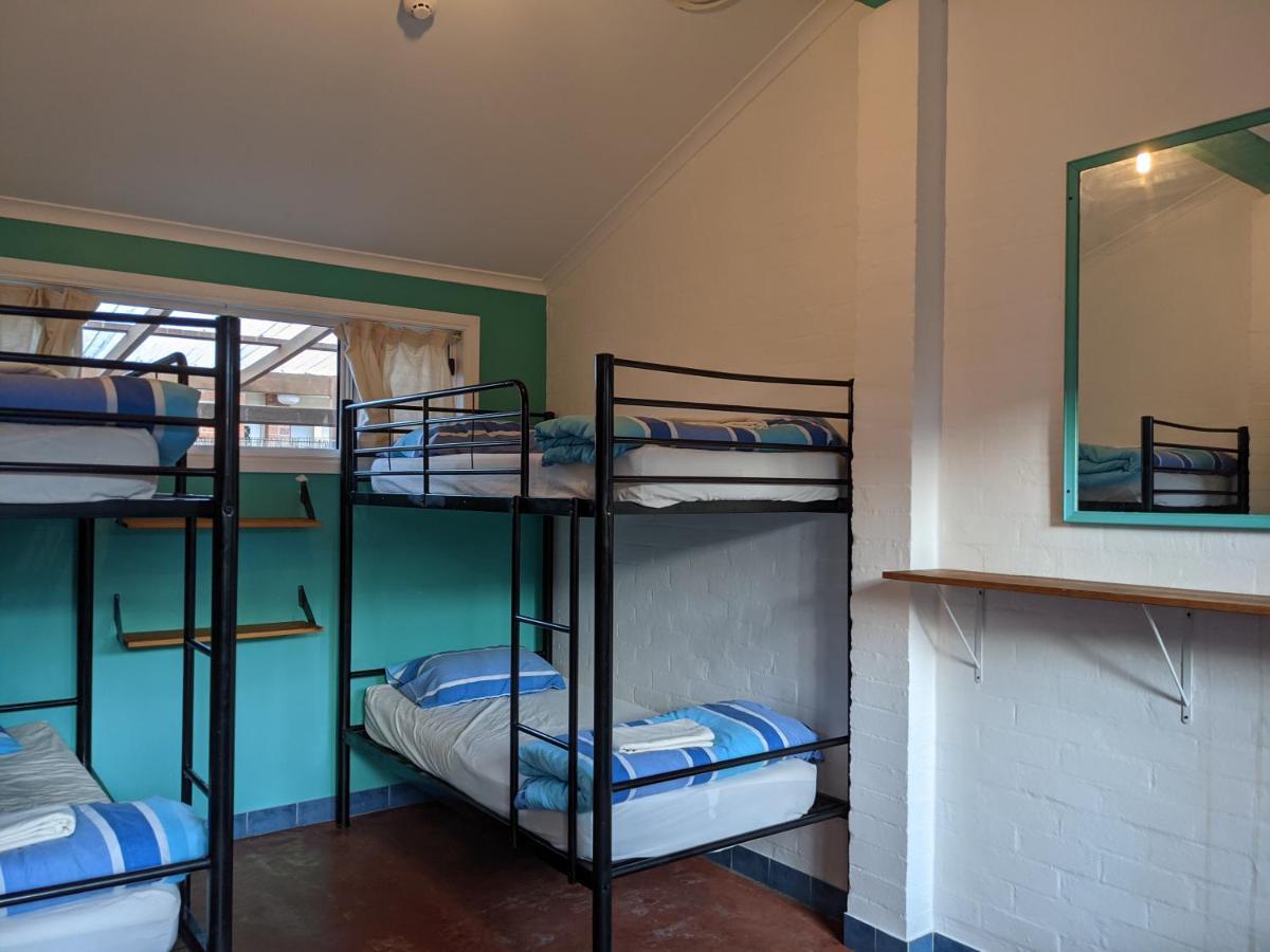 Ozzie Pozzie Backpackers Hostel Port Macquarie Exterior photo
