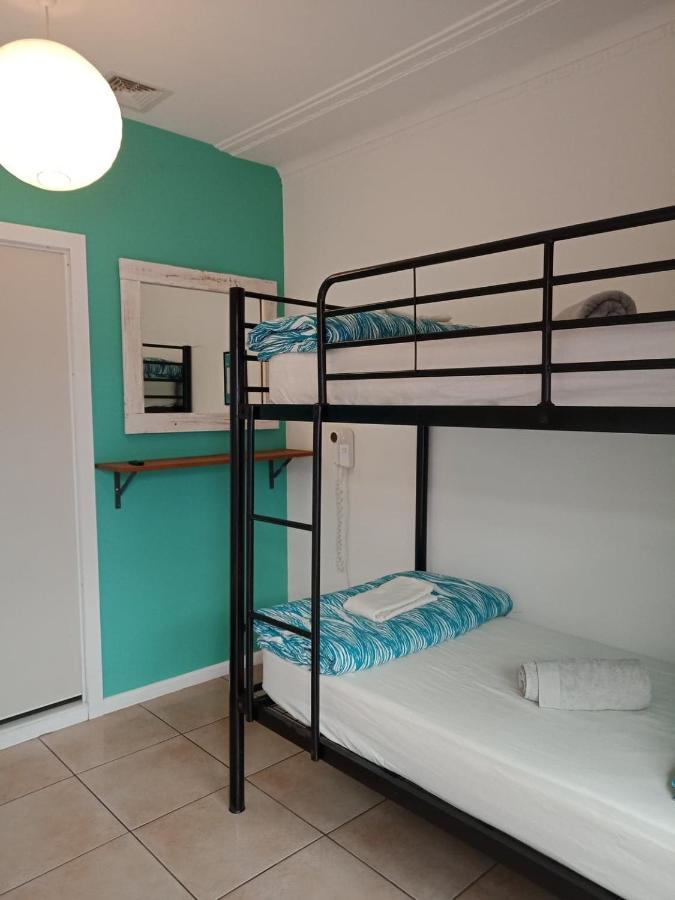 Ozzie Pozzie Backpackers Hostel Port Macquarie Exterior photo