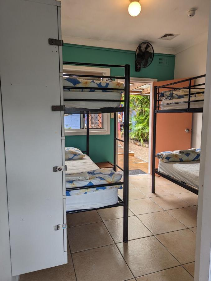 Ozzie Pozzie Backpackers Hostel Port Macquarie Exterior photo