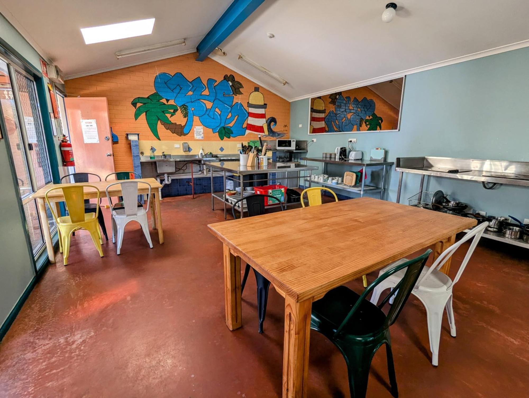 Ozzie Pozzie Backpackers Hostel Port Macquarie Exterior photo