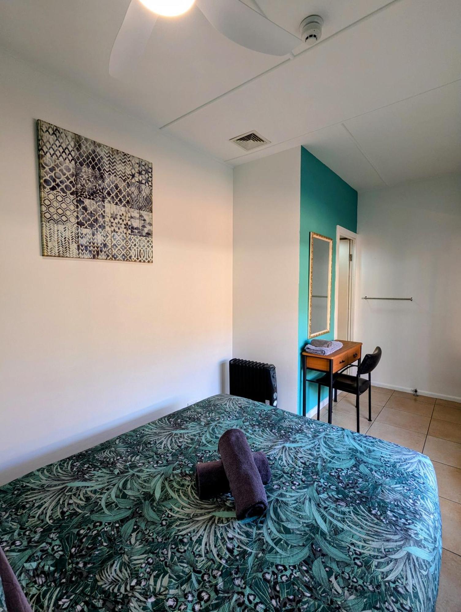Ozzie Pozzie Backpackers Hostel Port Macquarie Exterior photo