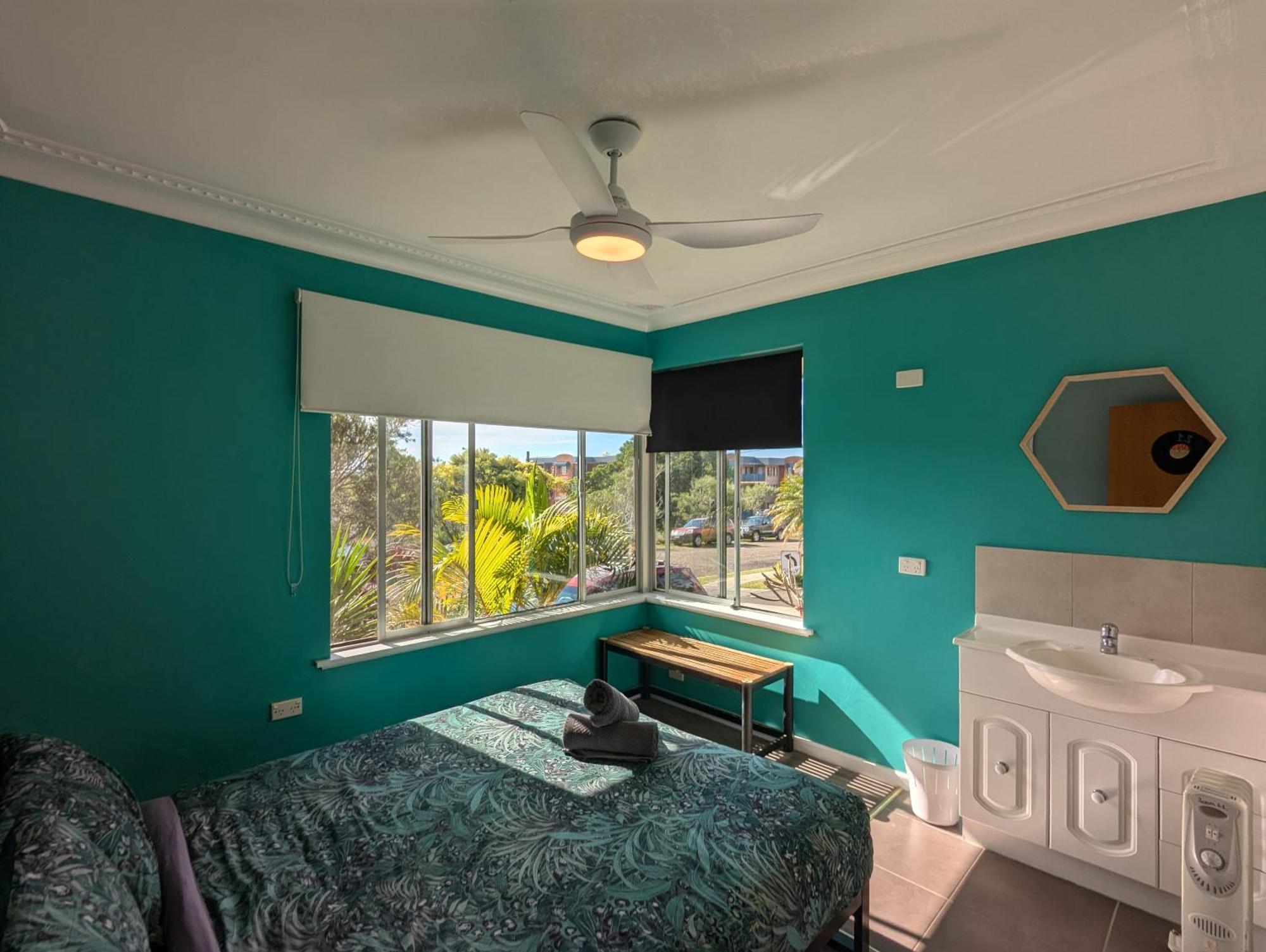 Ozzie Pozzie Backpackers Hostel Port Macquarie Exterior photo