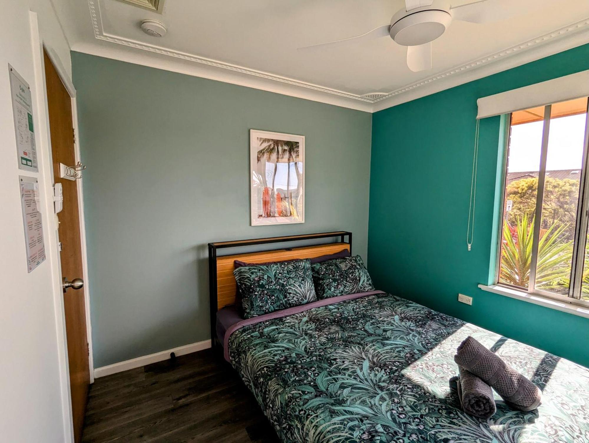 Ozzie Pozzie Backpackers Hostel Port Macquarie Exterior photo