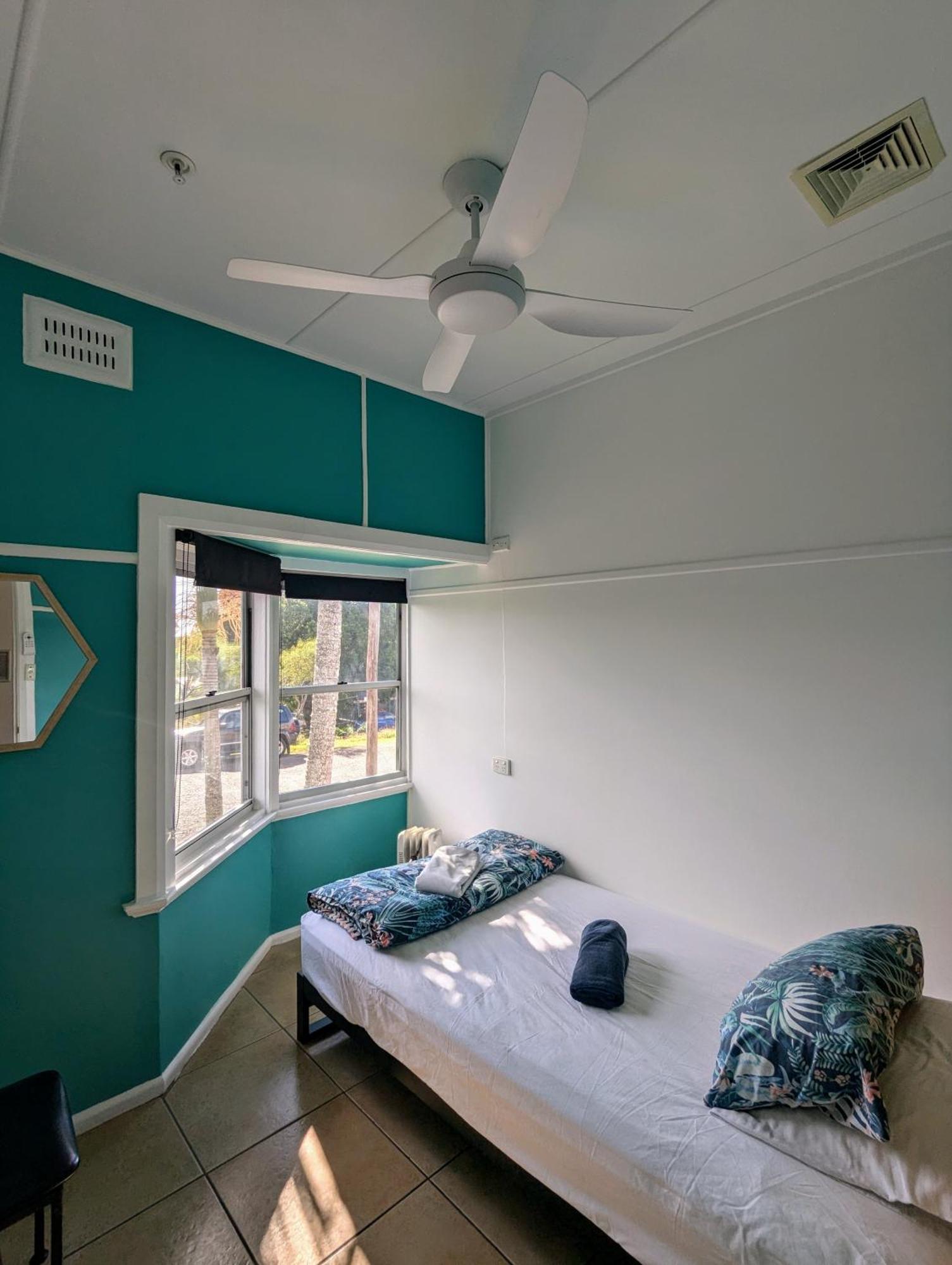 Ozzie Pozzie Backpackers Hostel Port Macquarie Exterior photo