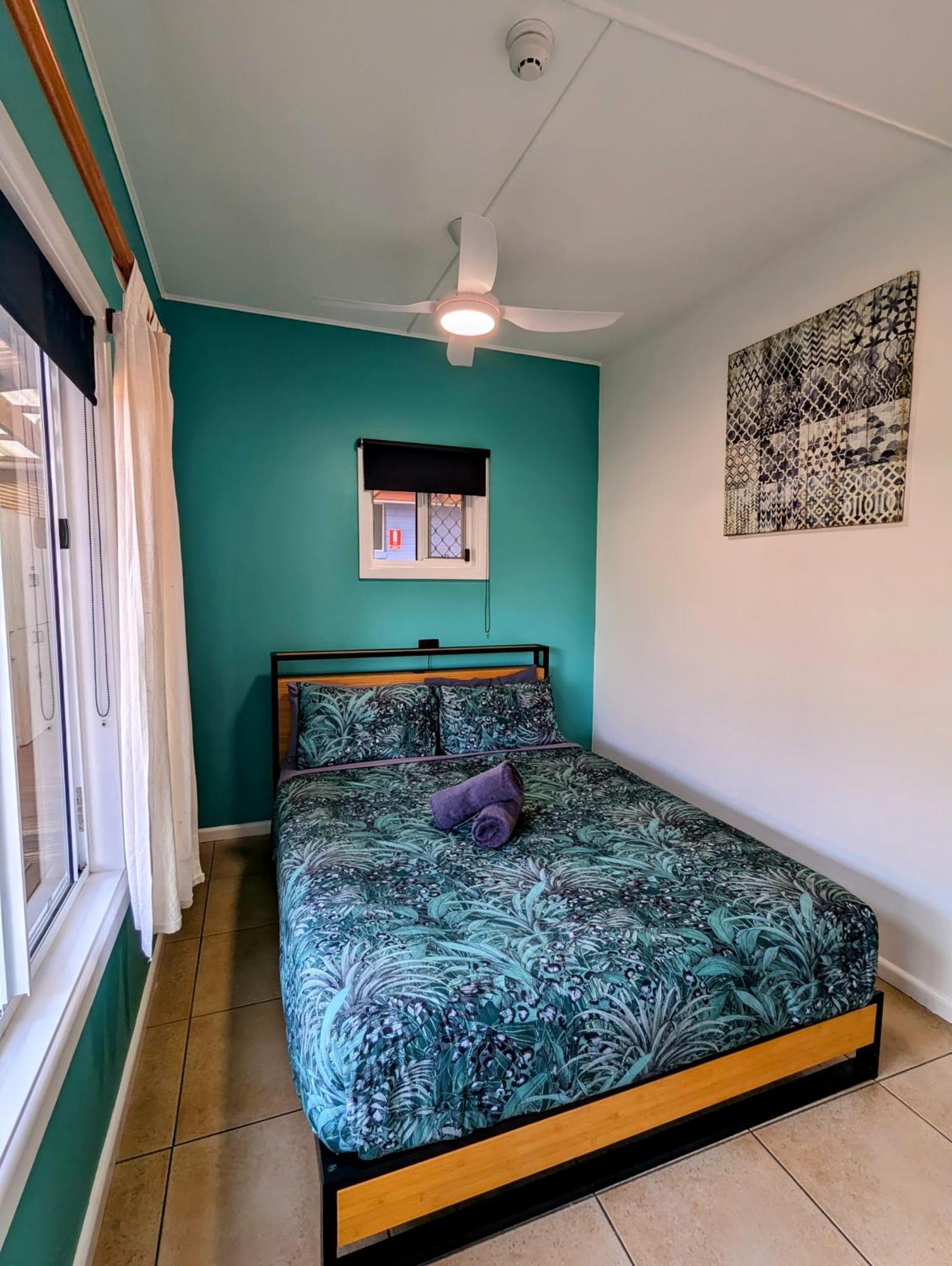 Ozzie Pozzie Backpackers Hostel Port Macquarie Exterior photo