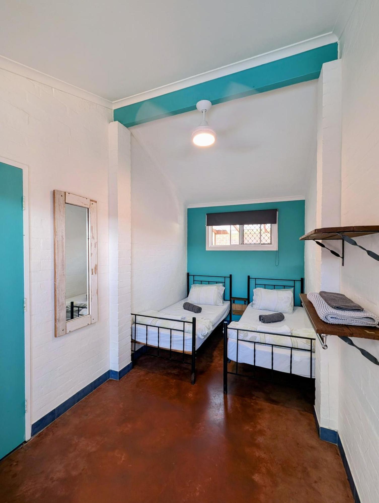 Ozzie Pozzie Backpackers Hostel Port Macquarie Exterior photo