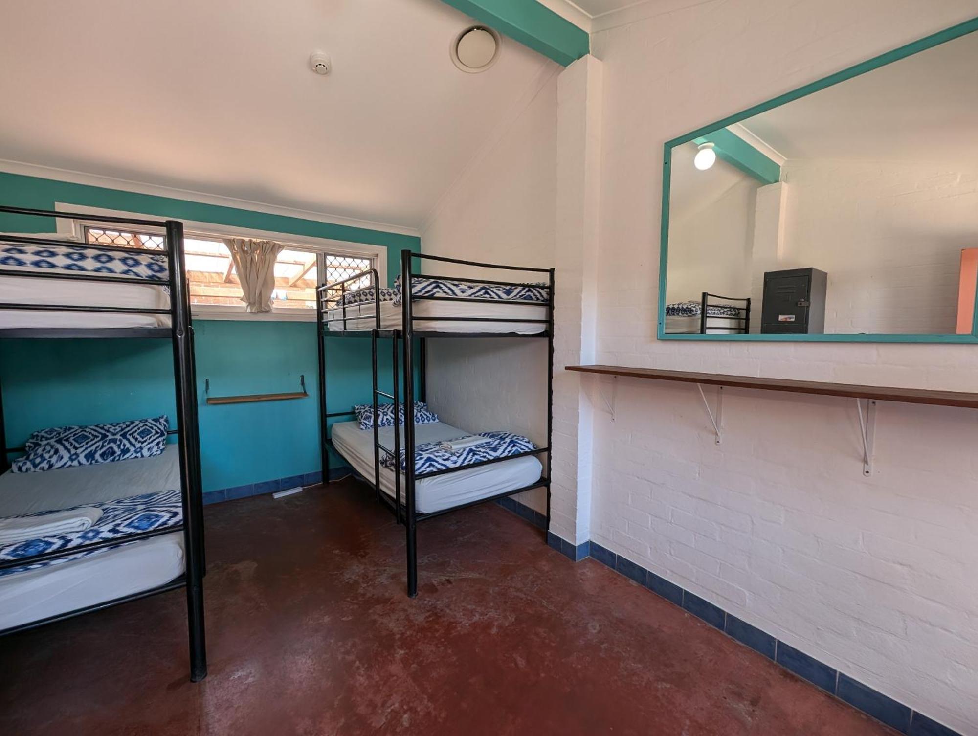 Ozzie Pozzie Backpackers Hostel Port Macquarie Exterior photo