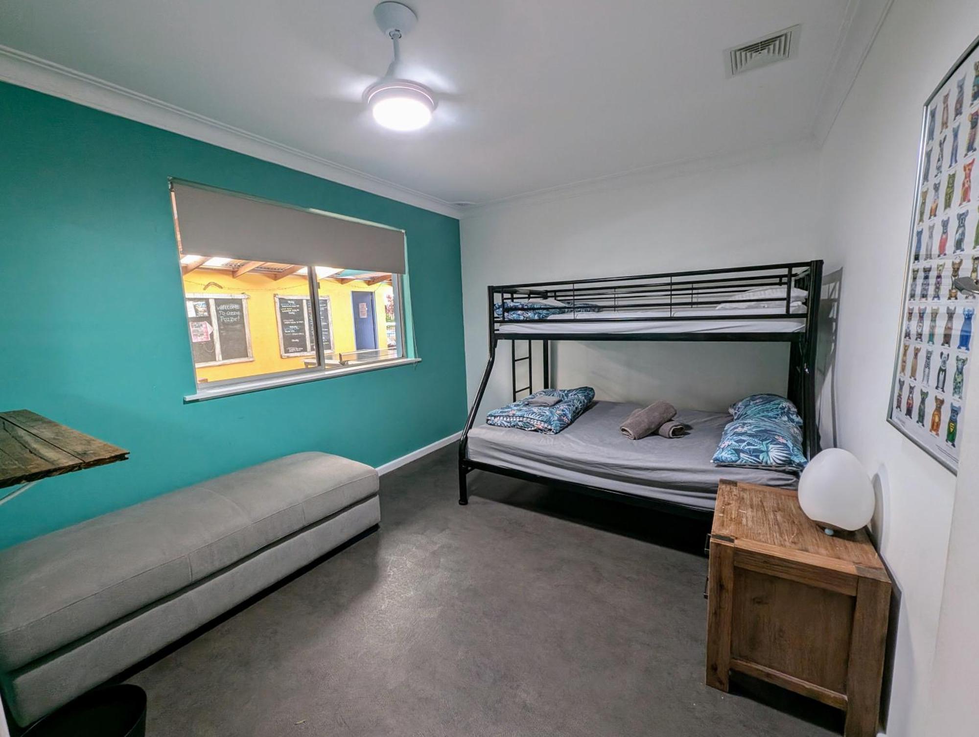 Ozzie Pozzie Backpackers Hostel Port Macquarie Exterior photo