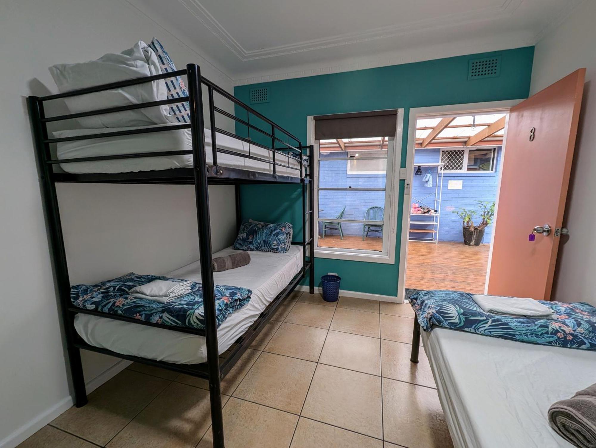 Ozzie Pozzie Backpackers Hostel Port Macquarie Exterior photo