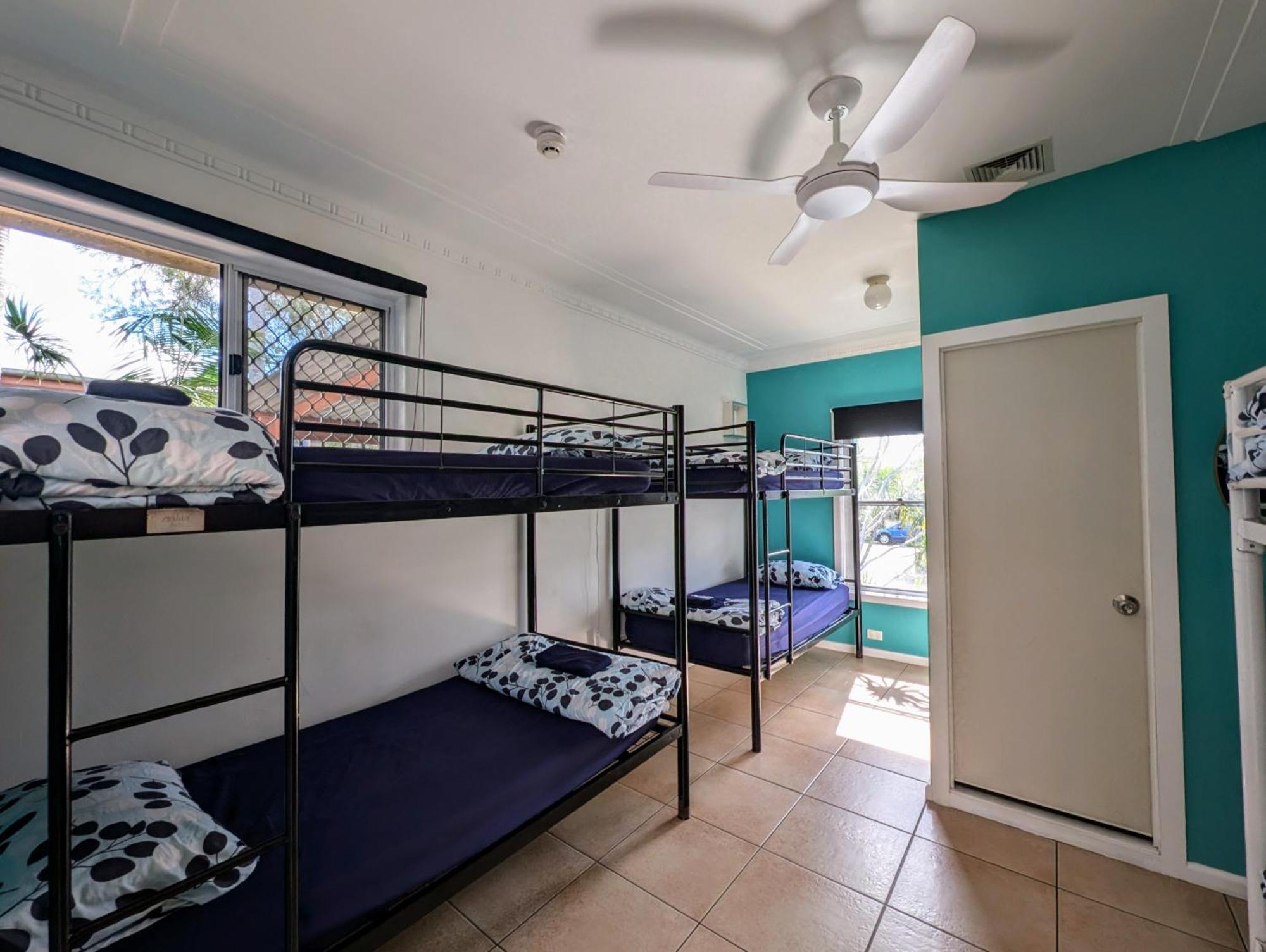 Ozzie Pozzie Backpackers Hostel Port Macquarie Exterior photo