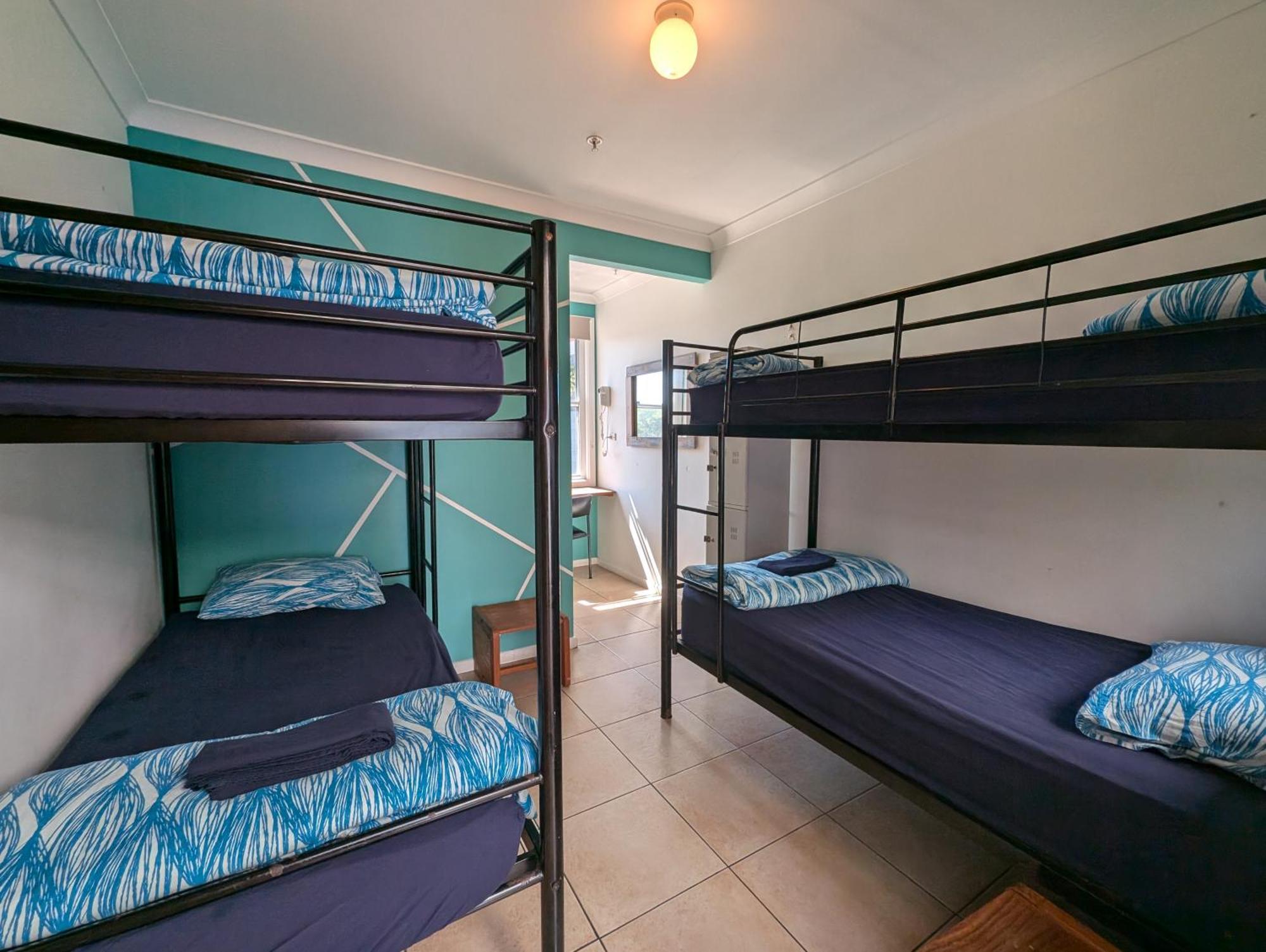 Ozzie Pozzie Backpackers Hostel Port Macquarie Exterior photo